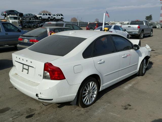 YV1672MS9B2536184 - 2011 VOLVO S40 T5 WHITE photo 4