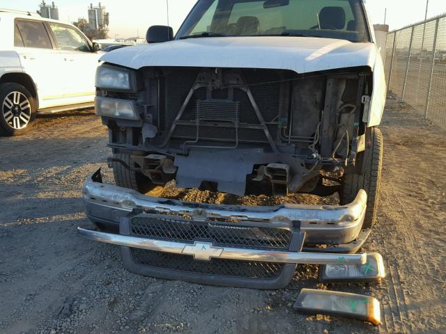 1GBHC24U83E190774 - 2003 CHEVROLET SILVERADO WHITE photo 9