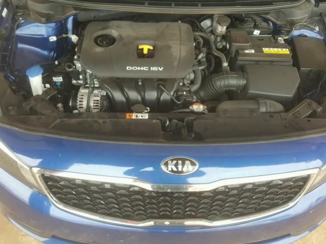 3KPFK4A73HE027851 - 2017 KIA FORTE LX BLUE photo 7