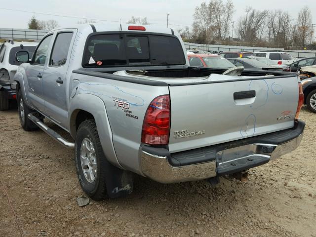 5TELU42N87Z353419 - 2007 TOYOTA TACOMA DOU SILVER photo 3