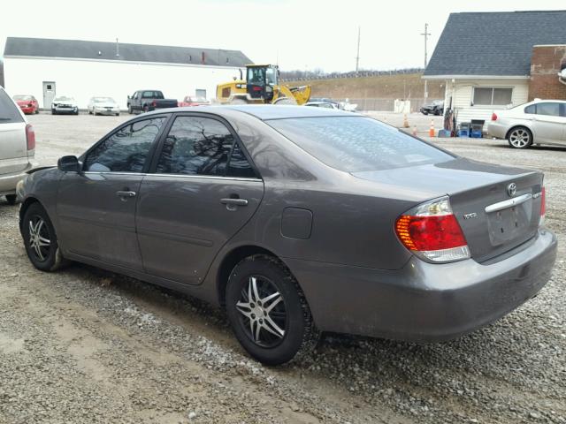 4T1BE32K05U571669 - 2005 TOYOTA CAMRY LE GRAY photo 3