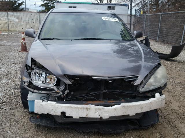 4T1BE32K05U571669 - 2005 TOYOTA CAMRY LE GRAY photo 9