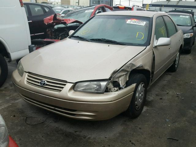 JT2BG22KXX0276848 - 1999 TOYOTA CAMRY LE GOLD photo 2