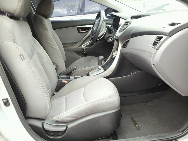 5NPDH4AE8CH102746 - 2012 HYUNDAI ELANTRA GL SILVER photo 5