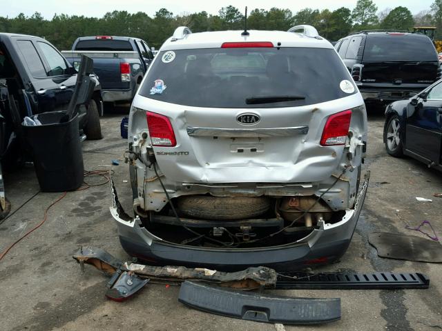 5XYKT3A17BG178154 - 2011 KIA SORENTO BA SILVER photo 9