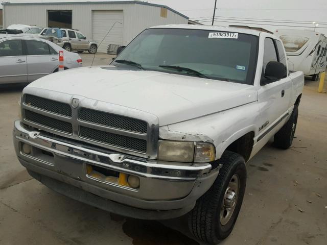 3B7KC23Z4YG124558 - 2000 DODGE RAM 2500 WHITE photo 2