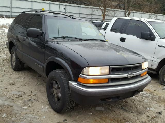 1GNCT18W2YK212182 - 2000 CHEVROLET BLAZER BLACK photo 1