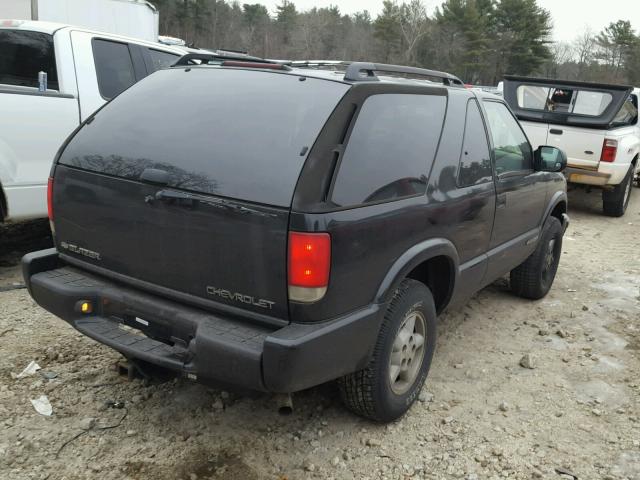 1GNCT18W2YK212182 - 2000 CHEVROLET BLAZER BLACK photo 4