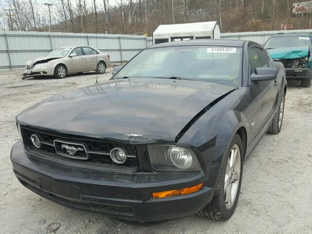 1ZVHT80NX85125166 - 2008 FORD MUSTANG BLACK photo 2