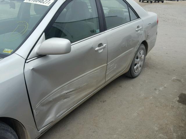 4T1BE32K24U876637 - 2004 TOYOTA CAMRY LE SILVER photo 9