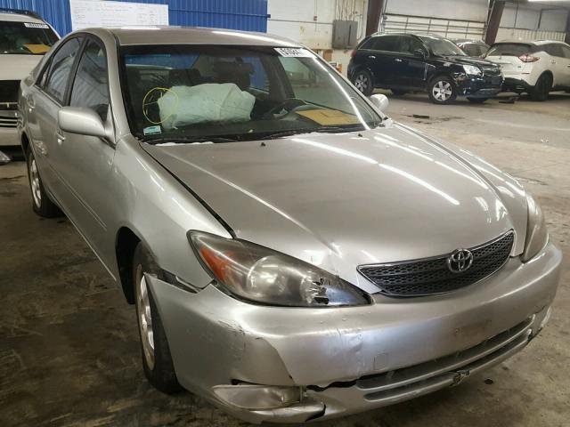 JTDBE32K820051470 - 2002 TOYOTA CAMRY LE SILVER photo 1