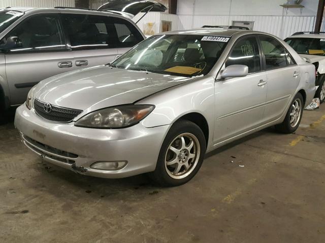 JTDBE32K820051470 - 2002 TOYOTA CAMRY LE SILVER photo 2