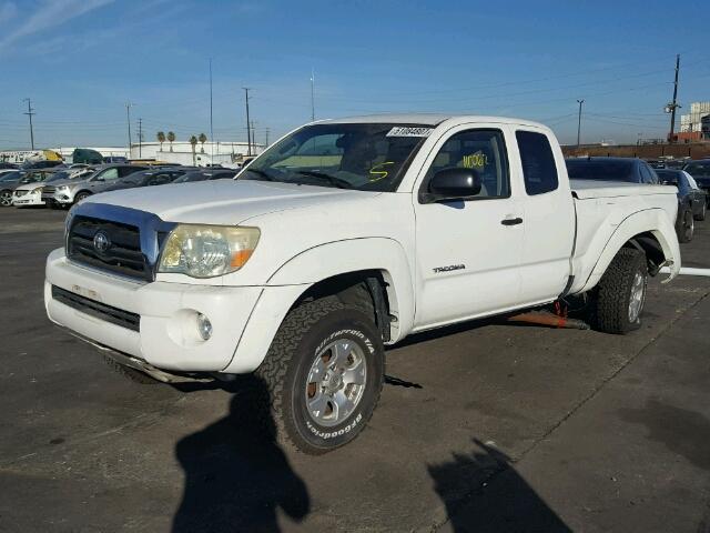 5TETU62NX6Z290379 - 2006 TOYOTA TACOMA PRE WHITE photo 2