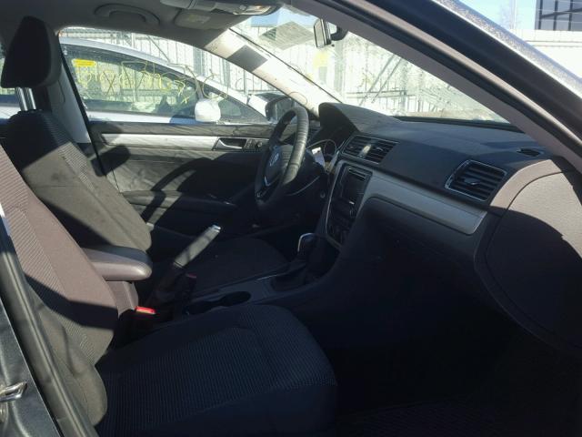 1VWAT7A31GC016839 - 2016 VOLKSWAGEN PASSAT S رمادي صورة 5