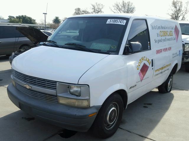 1GCDM19W6XB146632 - 1999 CHEVROLET ASTRO WHITE photo 2