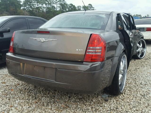 2C3KA43R88H159030 - 2008 CHRYSLER 300 LX BROWN photo 4