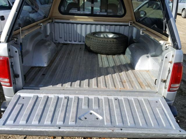 1B7GG26N01S201931 - 2001 DODGE DAKOTA SILVER photo 6