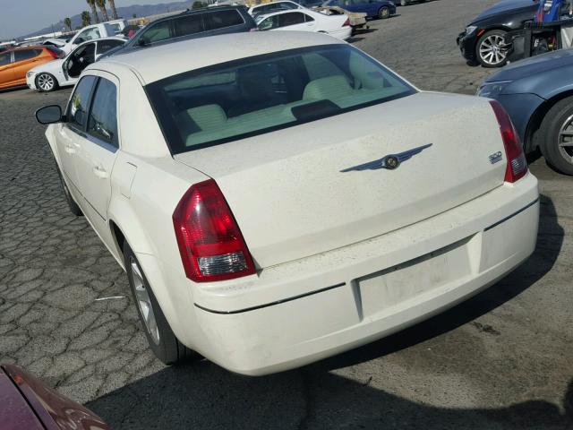 2C3KA53G06H436934 - 2006 CHRYSLER 300 TOURIN WHITE photo 3