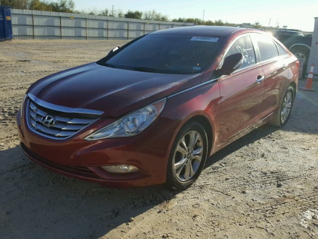 5NPEC4AB8BH306115 - 2011 HYUNDAI SONATA SE RED photo 2