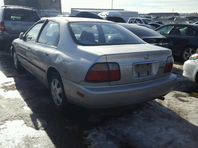 1HGCD5636TA100488 - 1996 HONDA ACCORD LX SILVER photo 3