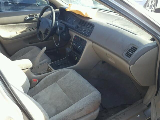 1HGCD5636TA100488 - 1996 HONDA ACCORD LX SILVER photo 5