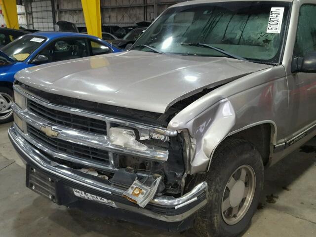 1GNEC13R7XJ365400 - 1999 CHEVROLET TAHOE C150 GOLD photo 9