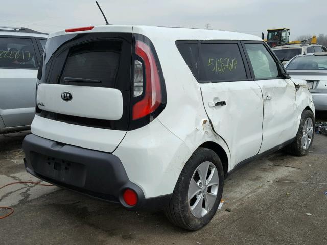 KNDJN2A2XG7261543 - 2016 KIA SOUL WHITE photo 4