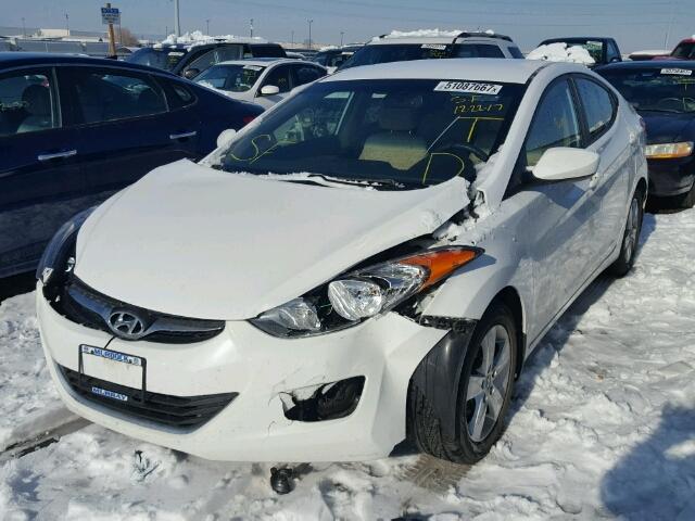 5NPDH4AE0DH307074 - 2013 HYUNDAI ELANTRA GL WHITE photo 2