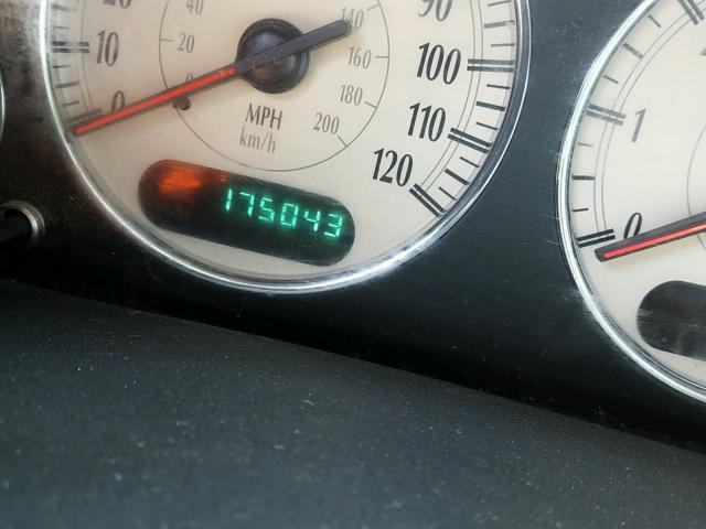 2C8GP54L74R528575 - 2004 CHRYSLER TOWN & COU BLACK photo 8