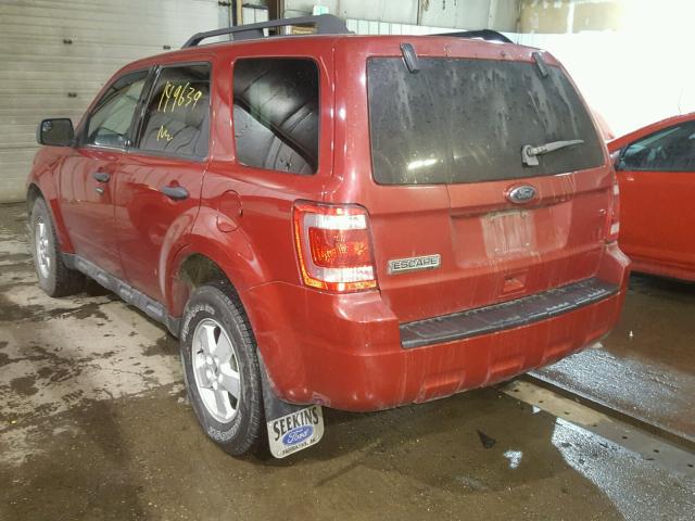 1FMCU9D73AKD01697 - 2010 FORD ESCAPE XLT RED photo 3