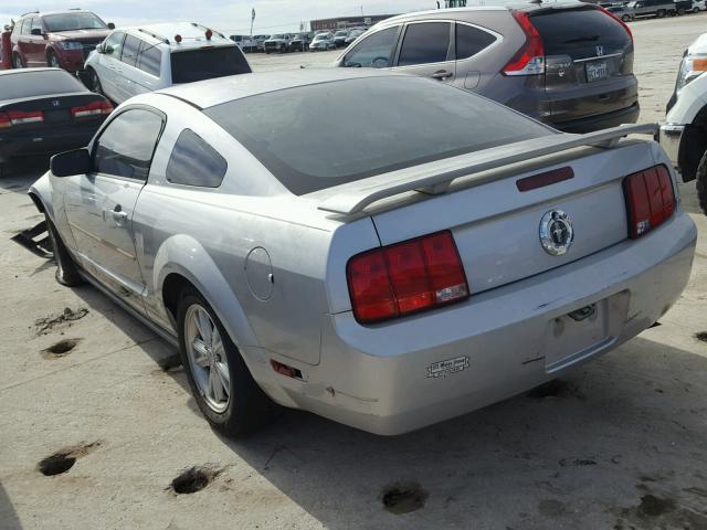 1ZVFT80N355206223 - 2005 FORD MUSTANG SILVER photo 3