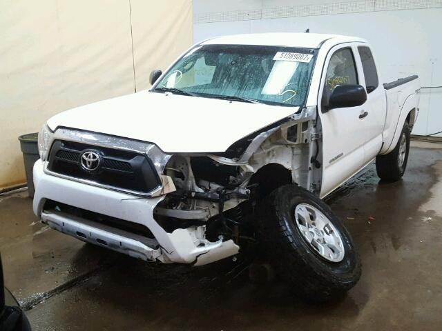 5TFUU4EN2FX140116 - 2015 TOYOTA TACOMA ACC WHITE photo 2