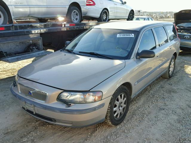 YV1SW61R712076905 - 2001 VOLVO V70 TAN photo 2