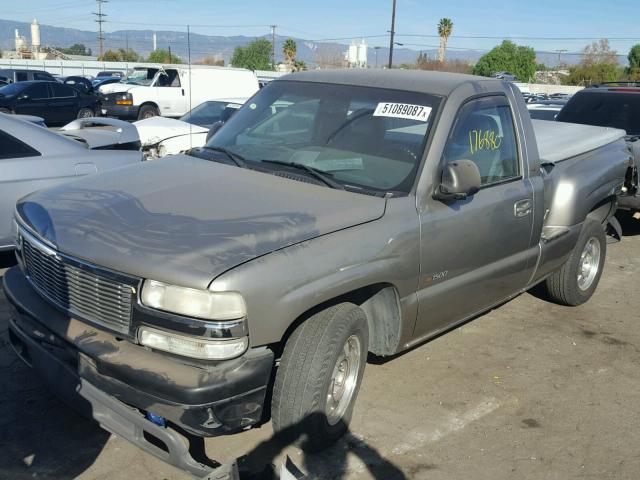 1GCEC14W11Z122591 - 2001 CHEVROLET SILVERADO SILVER photo 2