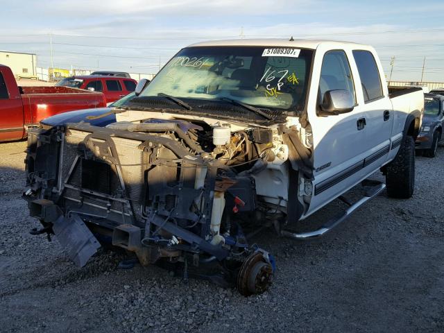 1GCGK13U52F119899 - 2002 CHEVROLET SILVERADO WHITE photo 2