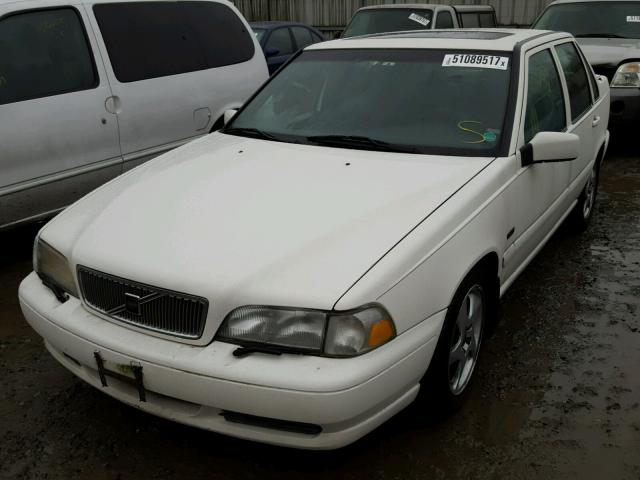 YV1LS5379W2553122 - 1998 VOLVO S70 T5 TUR WHITE photo 2