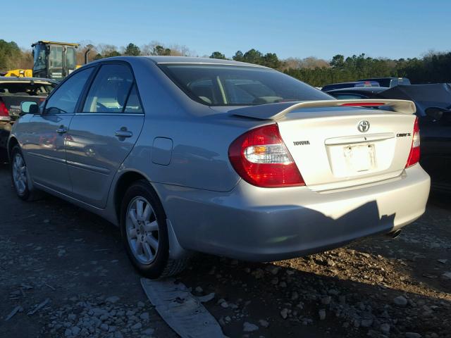 JTDBE32K740290642 - 2004 TOYOTA CAMRY LE SILVER photo 3