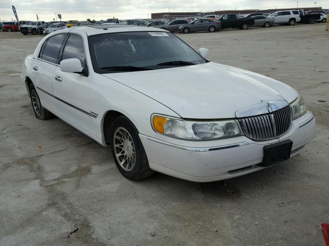 1LNHM82W62Y611707 - 2002 LINCOLN TOWN CAR S WHITE photo 1