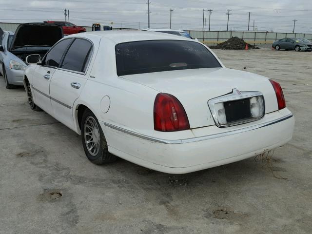 1LNHM82W62Y611707 - 2002 LINCOLN TOWN CAR S WHITE photo 3