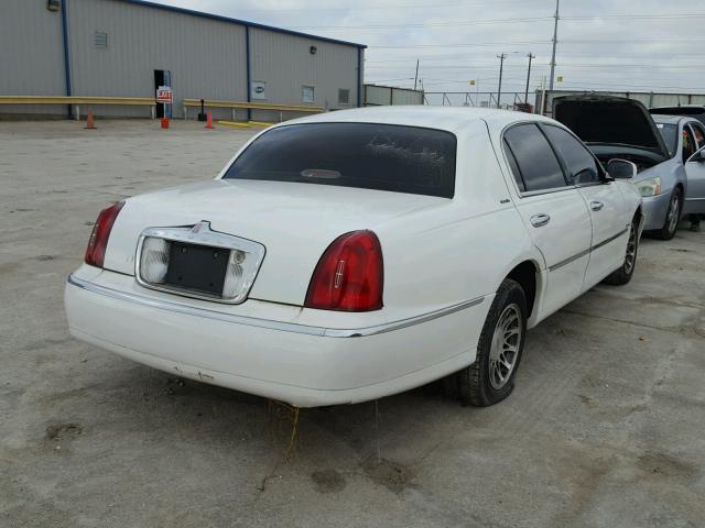 1LNHM82W62Y611707 - 2002 LINCOLN TOWN CAR S WHITE photo 4