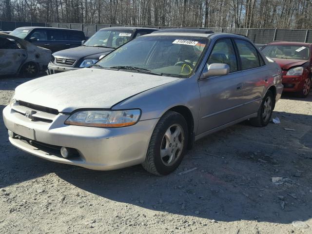 1HGCG5655WA098021 - 1998 HONDA ACCORD EX SILVER photo 2