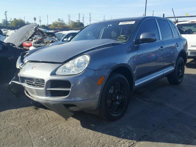 WP1AA29P55LA20200 - 2005 PORSCHE CAYENNE GRAY photo 2