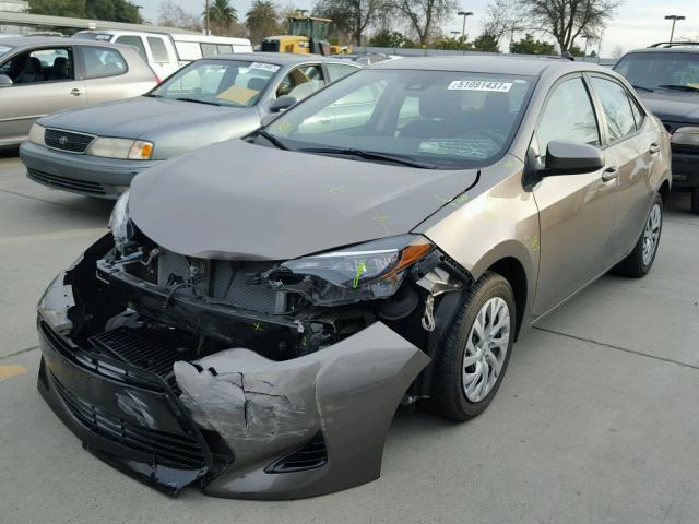 2T1BURHE4HC771015 - 2017 TOYOTA COROLLA L GRAY photo 2