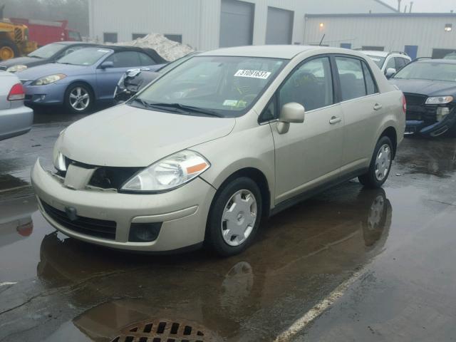 3N1BC11E19L380341 - 2009 NISSAN VERSA S CREAM photo 2