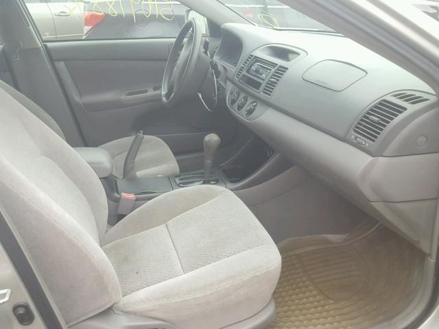 4T1BE32K53U745233 - 2003 TOYOTA CAMRY LE 银色 照片 5