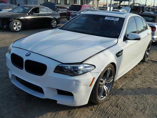 WBSFV9C54FD595310 - 2015 BMW M5 WHITE photo 2
