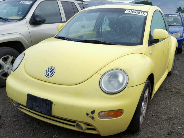 3VWCD21C9YM437488 - 2000 VOLKSWAGEN NEW BEETLE YELLOW photo 2