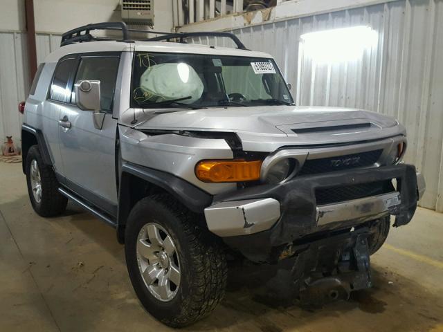 JTEBU11F570058780 - 2007 TOYOTA FJ CRUISER SILVER photo 1