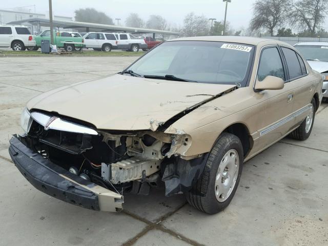 1LNFM97V7WY741045 - 1998 LINCOLN CONTINENTA GOLD photo 2