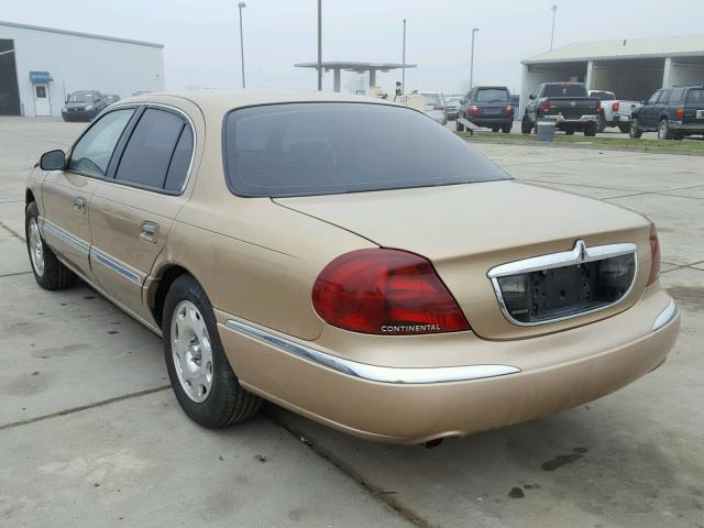 1LNFM97V7WY741045 - 1998 LINCOLN CONTINENTA GOLD photo 3